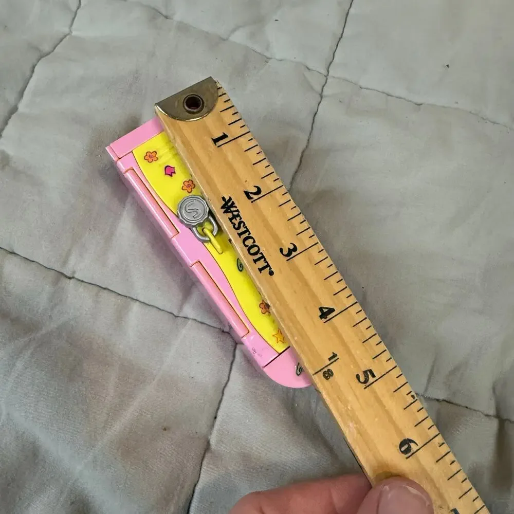 Vintage Fashion Polly Pocket Shani School Cool Pink Yellow Locker Mattel 1999